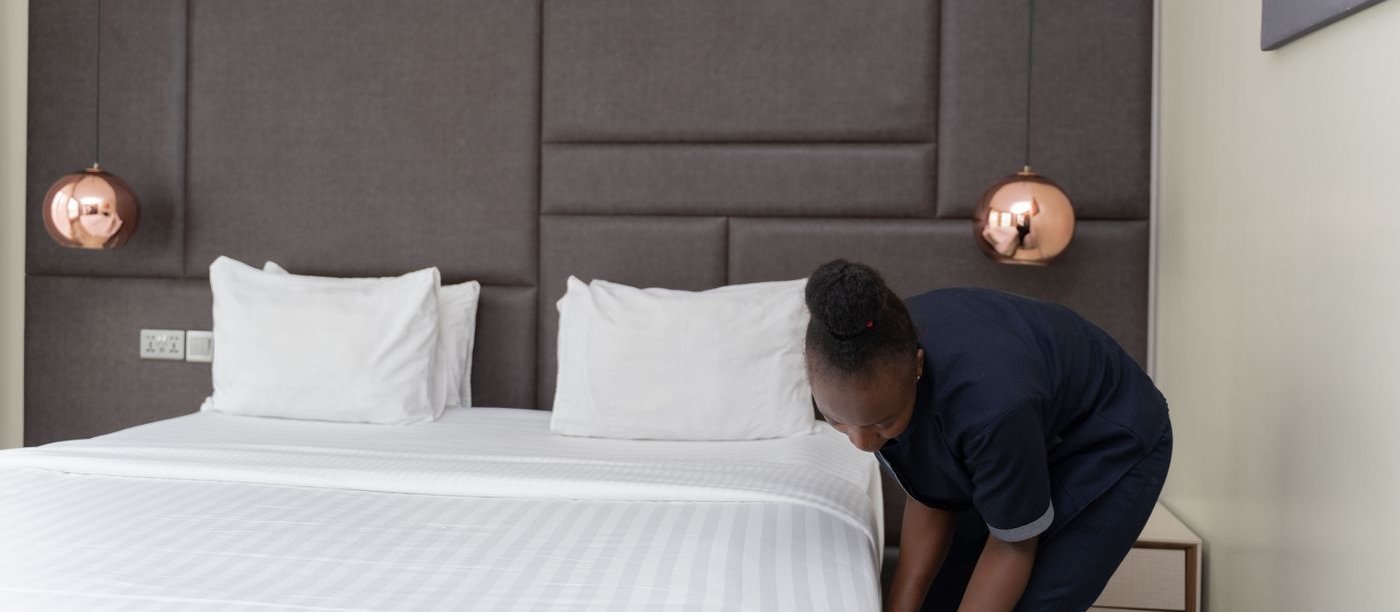 Shinghome housekeeping preparing a room between stays