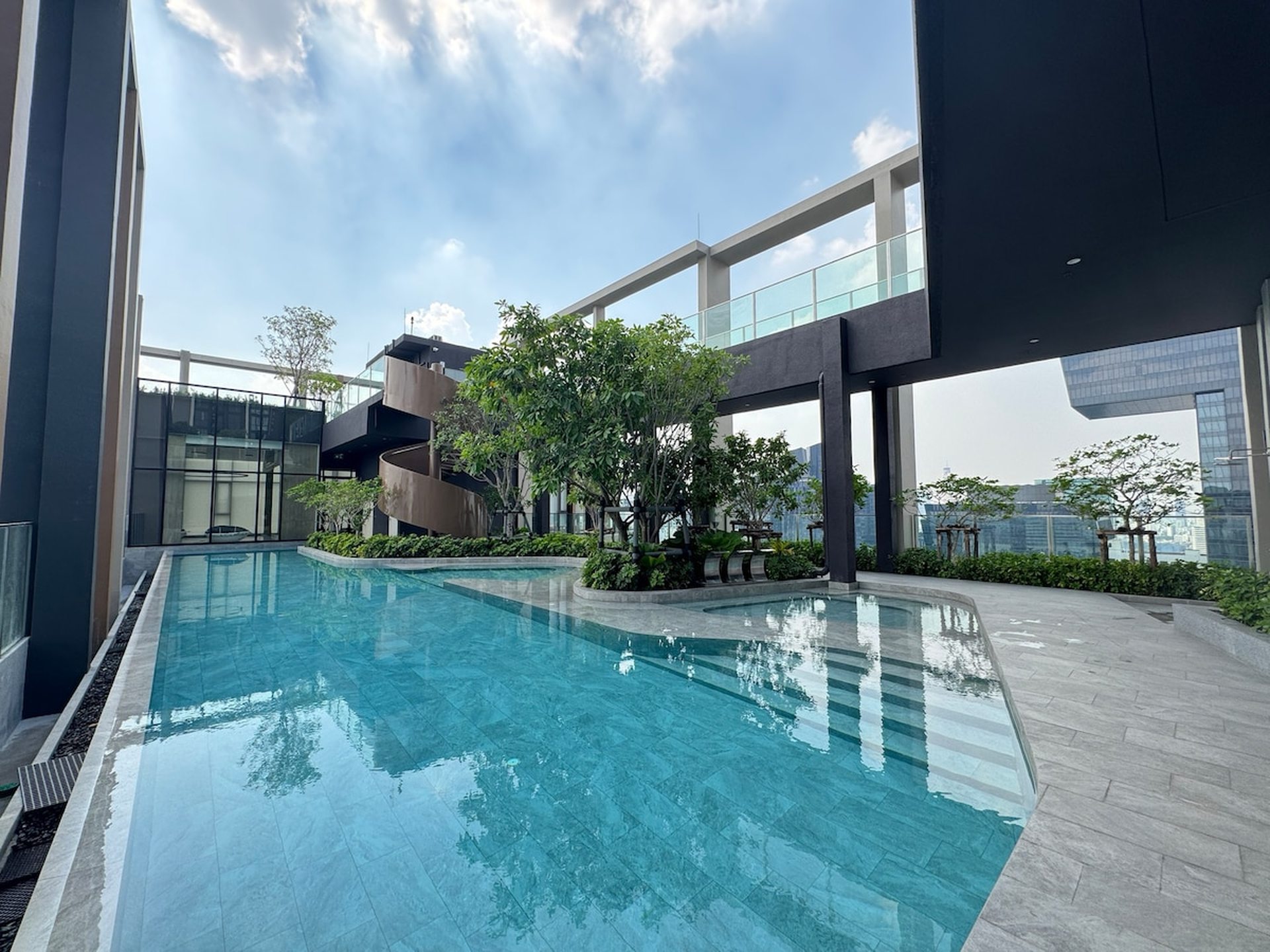 Nue District R9 — Large 2-Bedroom, photo 1