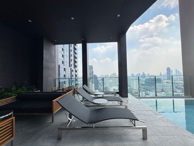 Nue District R9 — Large 2-Bedroom, photo 3