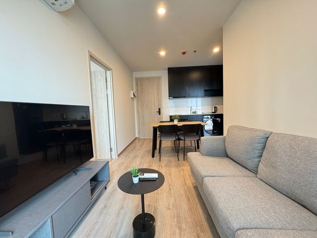 Nue District R9 — Large 2-Bedroom, photo 8