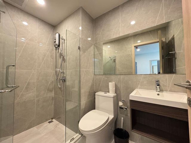 Nue District R9 — Large 2-Bedroom, photo 9